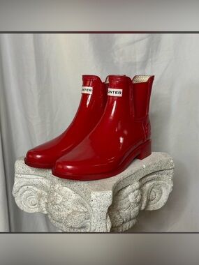 Hunter Women's Original Gloss Chelsea Boots Military Red Rain Boot Size 7